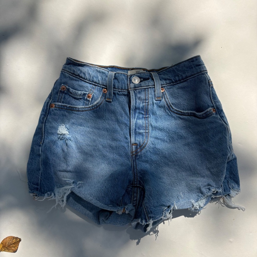 Levis 501 Curve Shorts Womens 24 Medium Wash Distressed High Rise Cut Off Denim